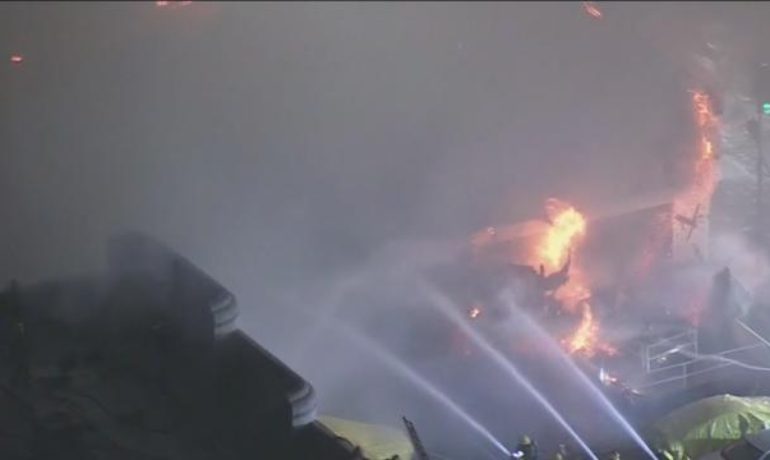 Fire destroys strip mall in Koreatown